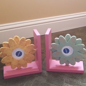 Cargo Kids Book Stands